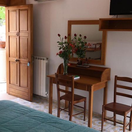 Villaggio "Camping Pompei" Bungalow Екстериор снимка